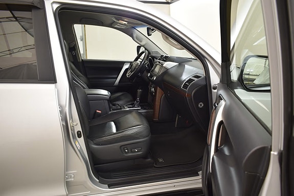 Toyota Land Cruiser 20 of 30