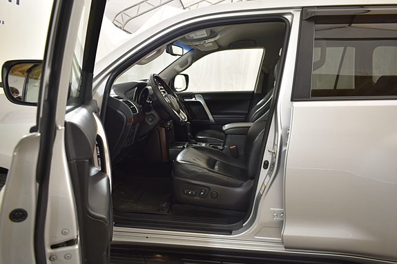 Toyota Land Cruiser 4 of 30