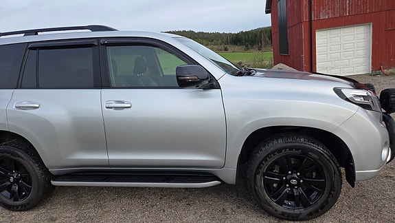 Toyota Land Cruiser 17 of 30
