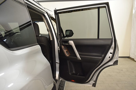 Toyota Land Cruiser 19 of 30