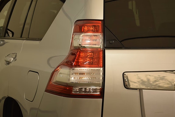 Toyota Land Cruiser 10 of 30