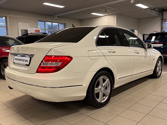Mercedes-Benz C180 4 of 5