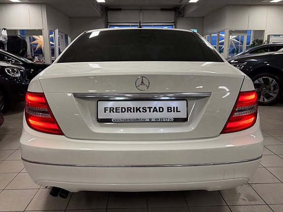 Mercedes-Benz C180 3 of 5