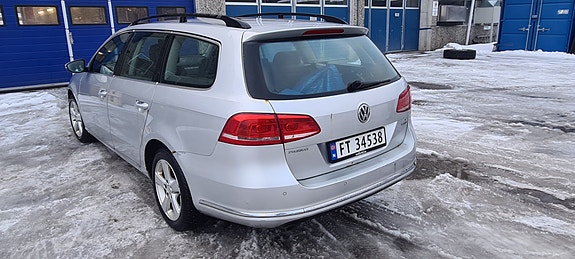 Volkswagen Passat 2 of 5