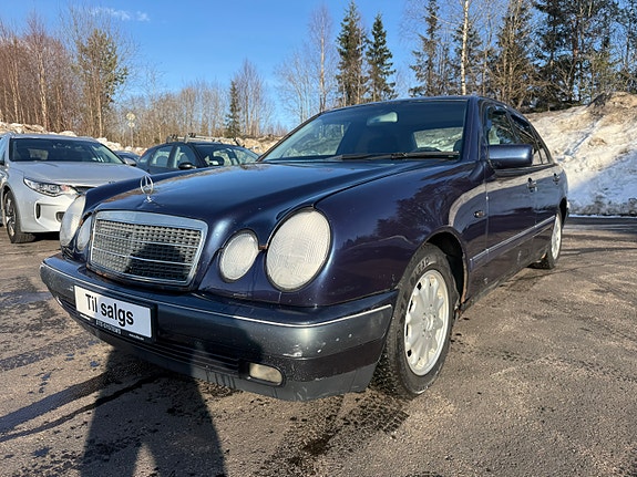 Mercedes-Benz E200