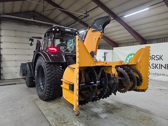 Valtra T234 Twintrack 7 of 27