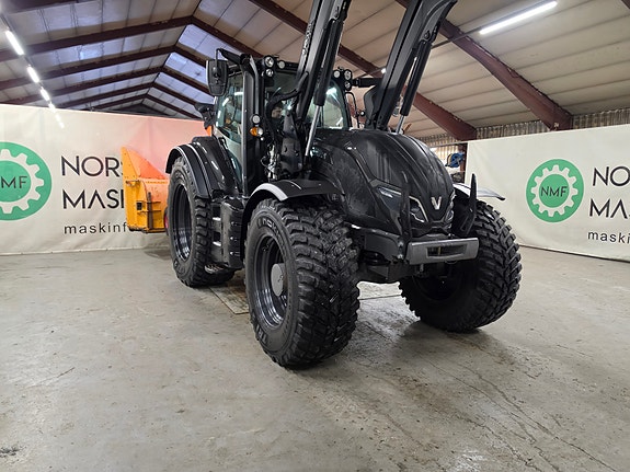 Valtra T234 Twintrack 3 of 27