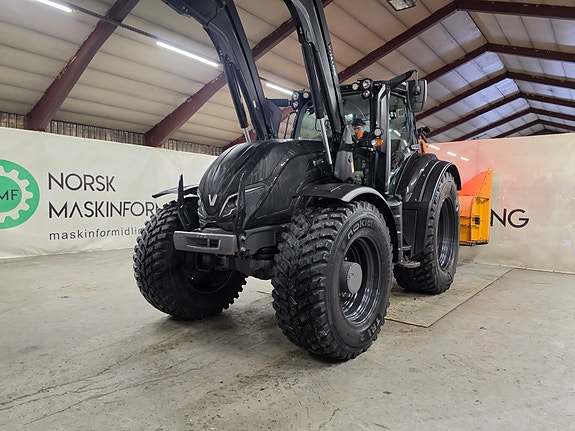 Valtra T234 Twintrack 2 of 27