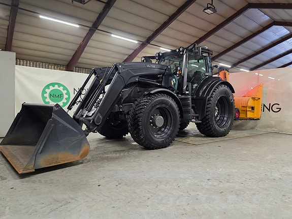 Valtra T234 Twintrack 5 of 27