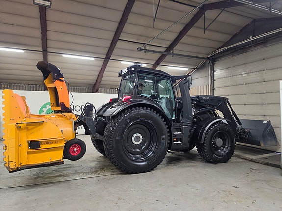 Valtra T234 Twintrack 9 of 27