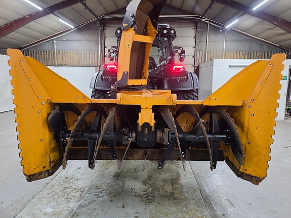 Valtra T234 Twintrack 8 of 27