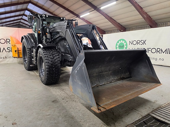 Valtra T234 Twintrack 17 of 27