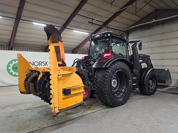 Valtra T234 Twintrack 10 of 27