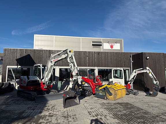 Takeuchi Gravemaskiner fra 1 - 16t, vi skreddersyr maskin og utstyr etter kundens ønske. 4år/4000t garanti!! 5 of 5