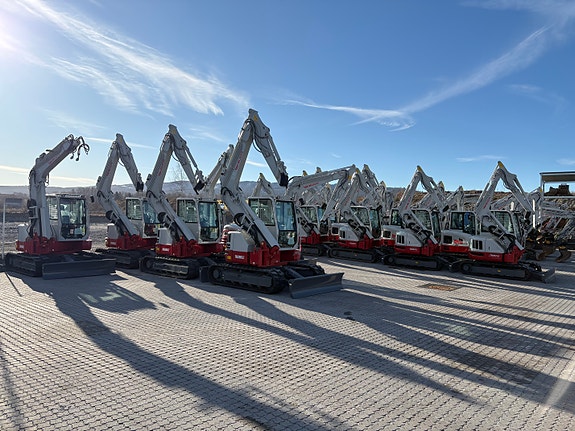 Takeuchi Gravemaskiner fra 1 - 16t, vi skreddersyr maskin og utstyr etter kundens ønske. 4år/4000t garanti!! 2 of 5