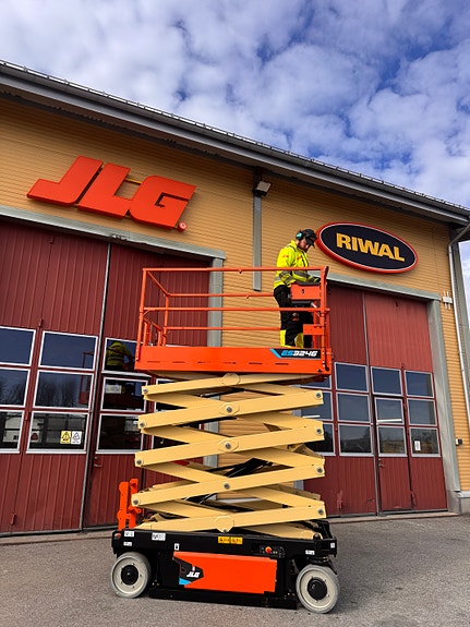 JLG ES3246