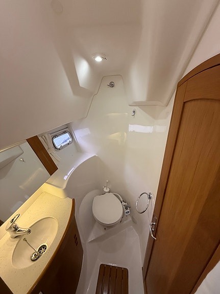 Eksklusiv Wauquiez Pilot Saloon leies ut. 2 lugarer, 2 bad. Ledig fra uke 34 14 of 21