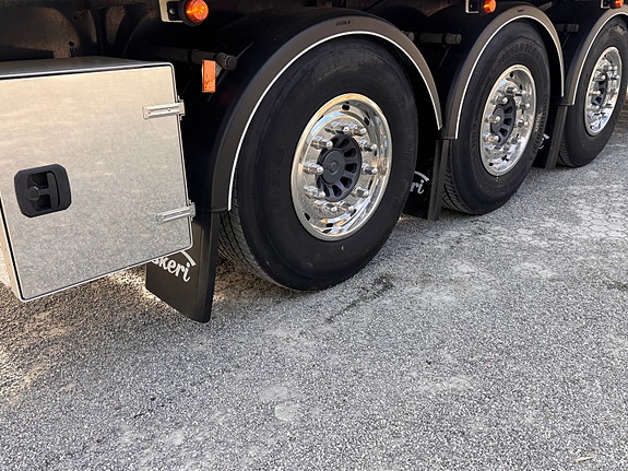 Ekeri FNA trailer med Carrier HE19 2 temp og bommer 6 of 10
