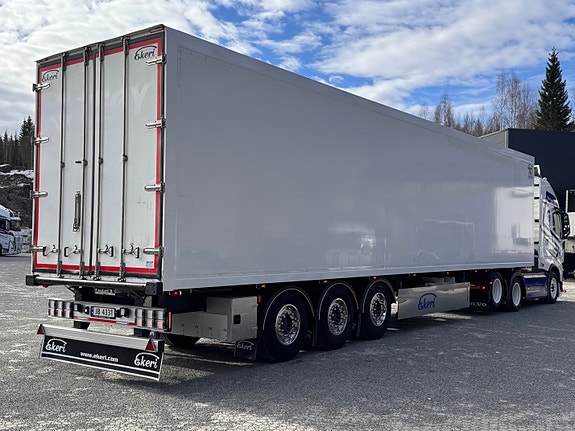 Ekeri FNA trailer med Carrier HE19 2 temp og bommer 3 of 5