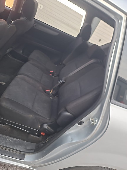 Toyota Avensis Verso 4 of 15