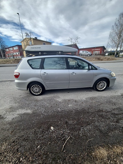Toyota Avensis Verso 9 of 15
