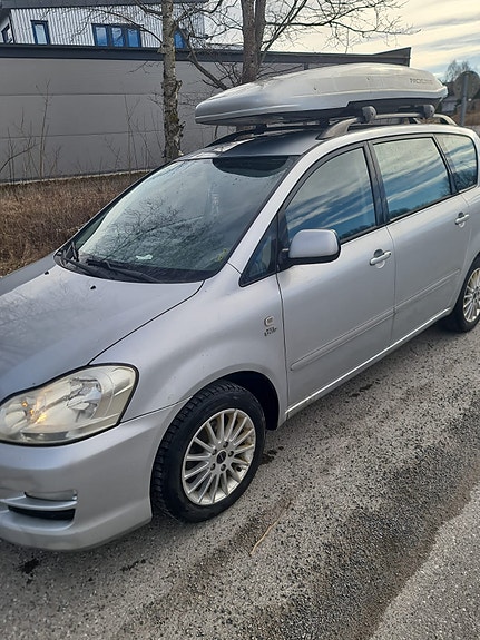 Toyota Avensis Verso 10 of 15