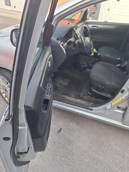 Toyota Avensis Verso 3 of 15
