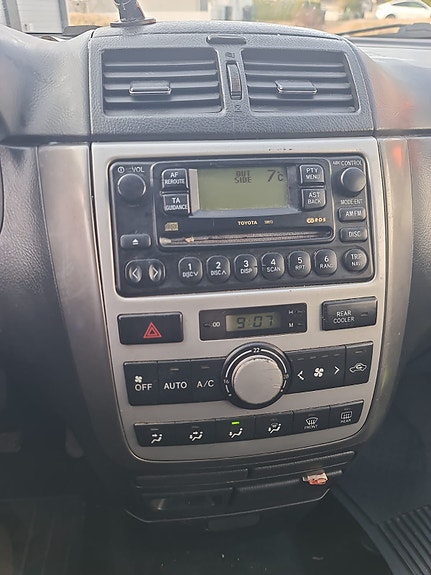 Toyota Avensis Verso 5 of 15