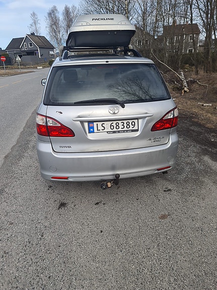 Toyota Avensis Verso 11 of 15