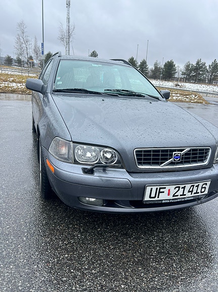 Volvo V40 3 of 5