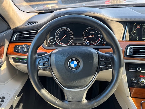 BMW 740d 19 of 23