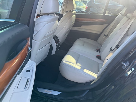 BMW 740d 13 of 23
