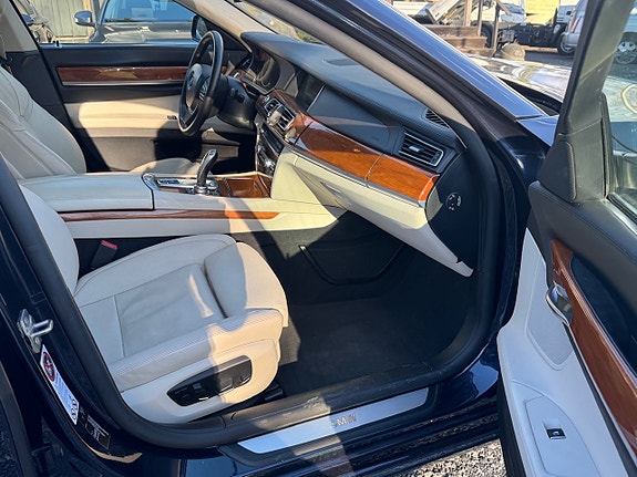 BMW 740d 11 of 23