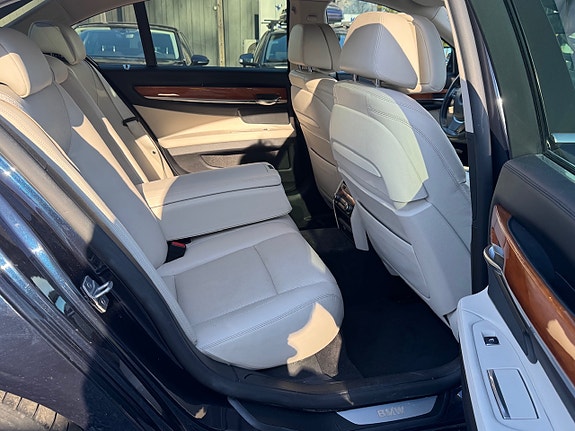 BMW 740d 10 of 23