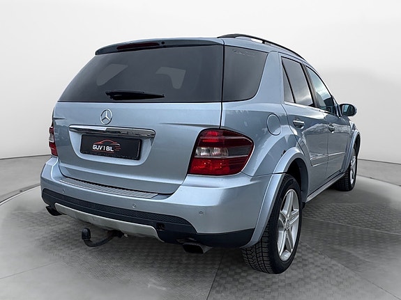 Mercedes-Benz ML320 5 of 5