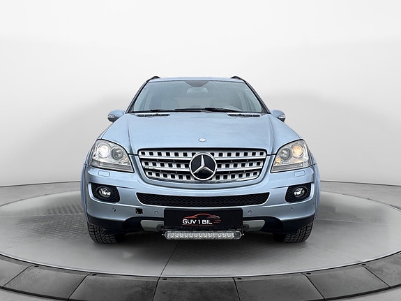 Mercedes-Benz ML320 2 of 5