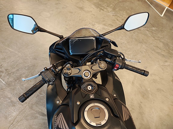 Honda CBR650R Med E-clutch!! 4 of 5