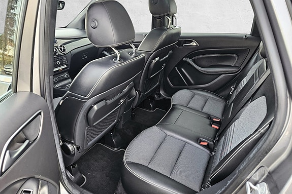 Mercedes-Benz B200 13 of 28