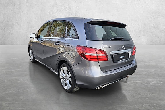 Mercedes-Benz B200 3 of 28