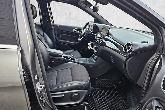 Mercedes-Benz B200 12 of 28