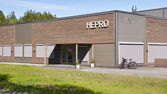 Bilde av hovedkontoret og produksjonslokalene på Rognan.