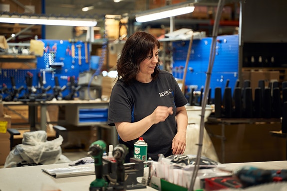 Vi har både egenutviklede hjelpemidler og tredjepartsprodukter i porteføljen vår.