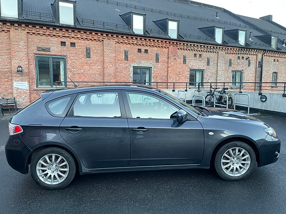 Subaru Impreza 4 of 22