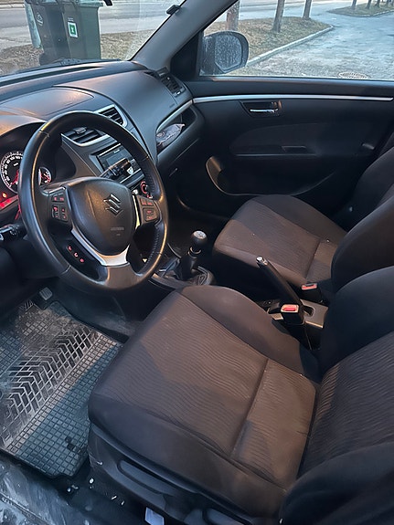Suzuki Swift 2 of 5