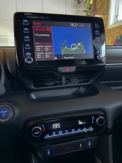 Toyota Yaris 5 of 7