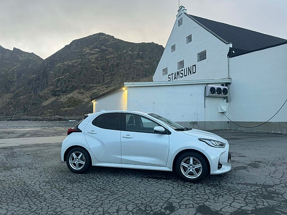 Toyota Yaris 2 of 7