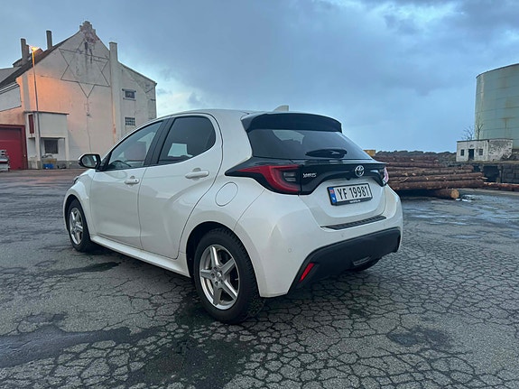 Toyota Yaris 3 of 7