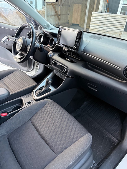 Toyota Yaris 6 of 7