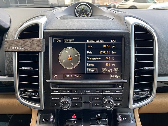 Porsche Cayenne 24 of 30