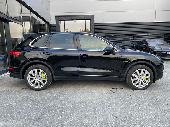 Porsche Cayenne 7 of 30